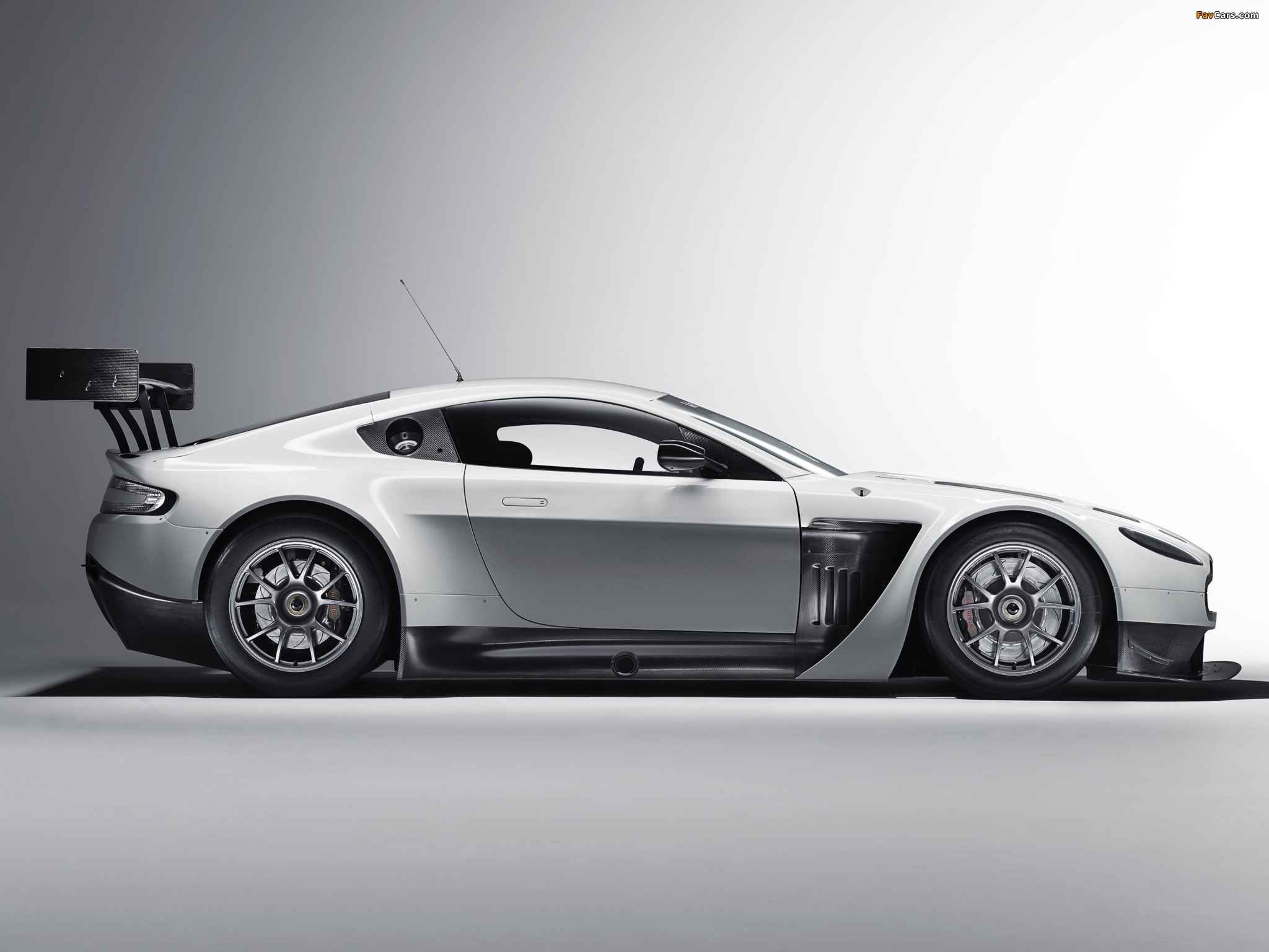 Images of Aston Martin V12 Vantage GT3 (2012) (2048 x 1536)