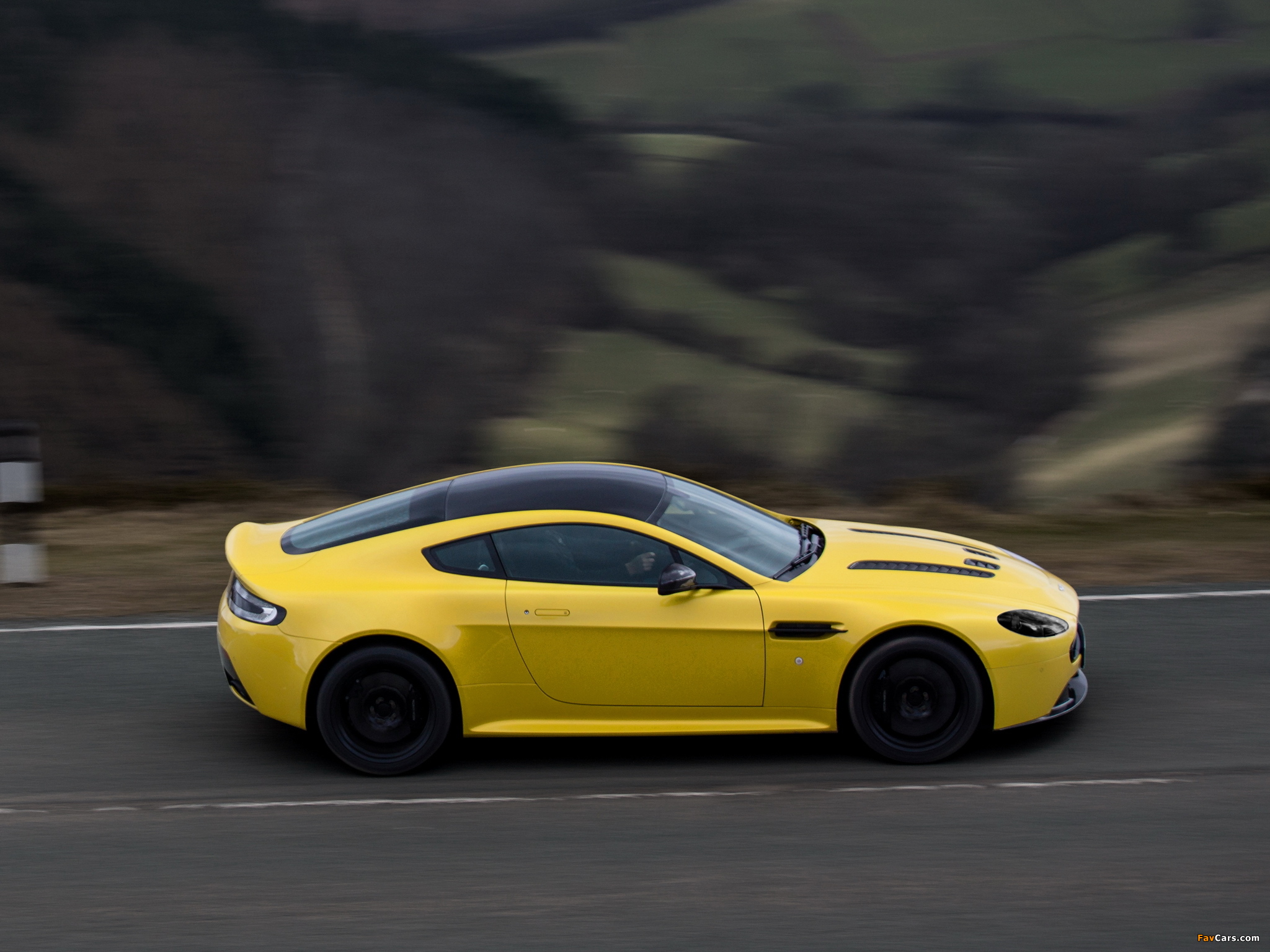 Photos of Aston Martin V12 Vantage S 2013 (2048 x 1536)