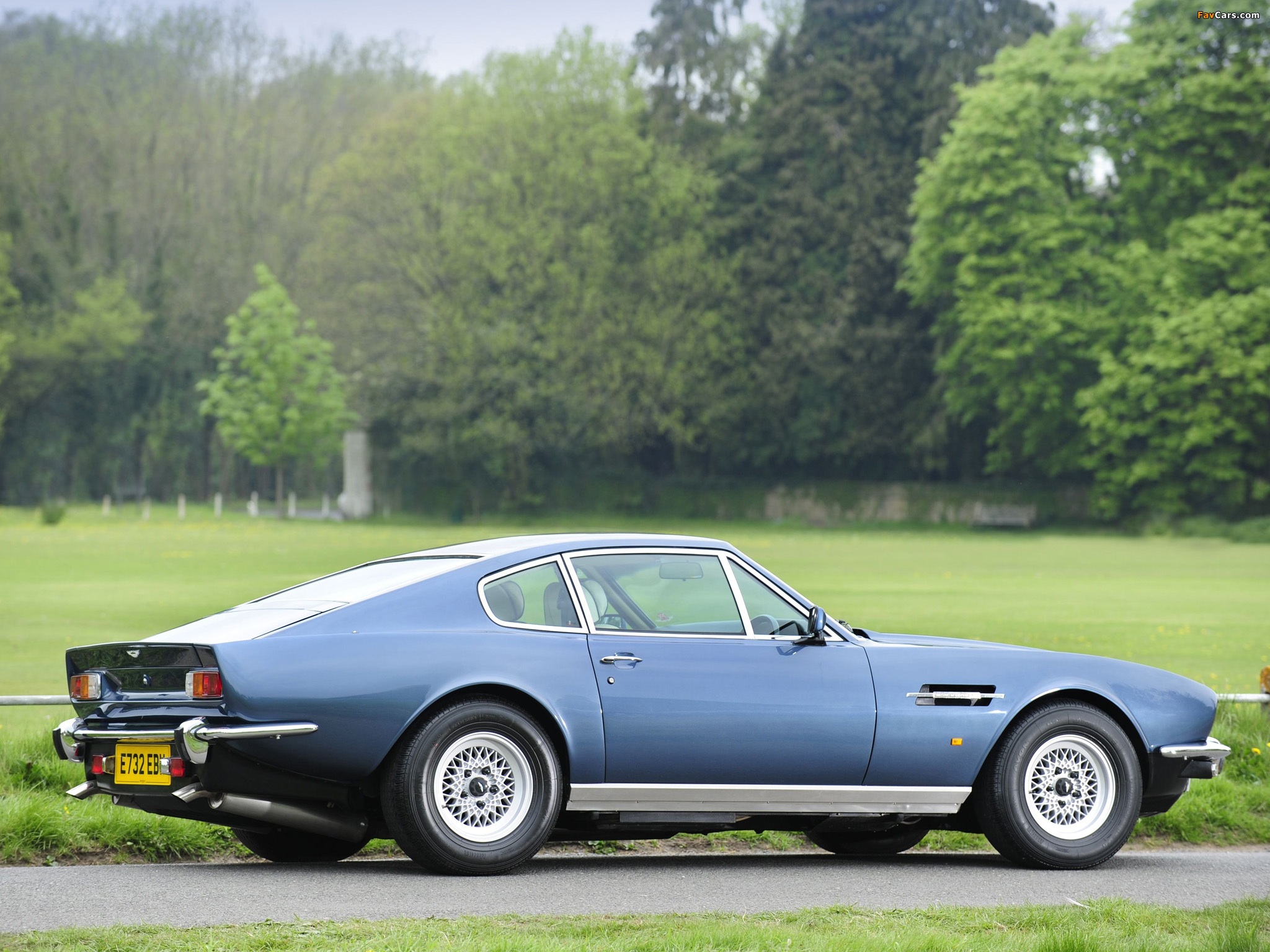 Aston Martin V8 Saloon (1972–1989) images (2048 x 1536)