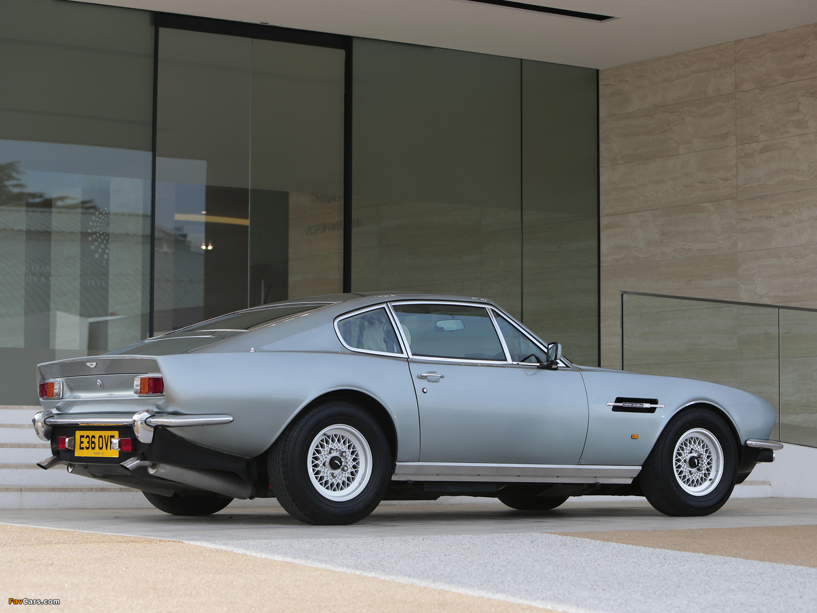 Aston Martin V8 Saloon (1972–1989) images (1600 x 1200)