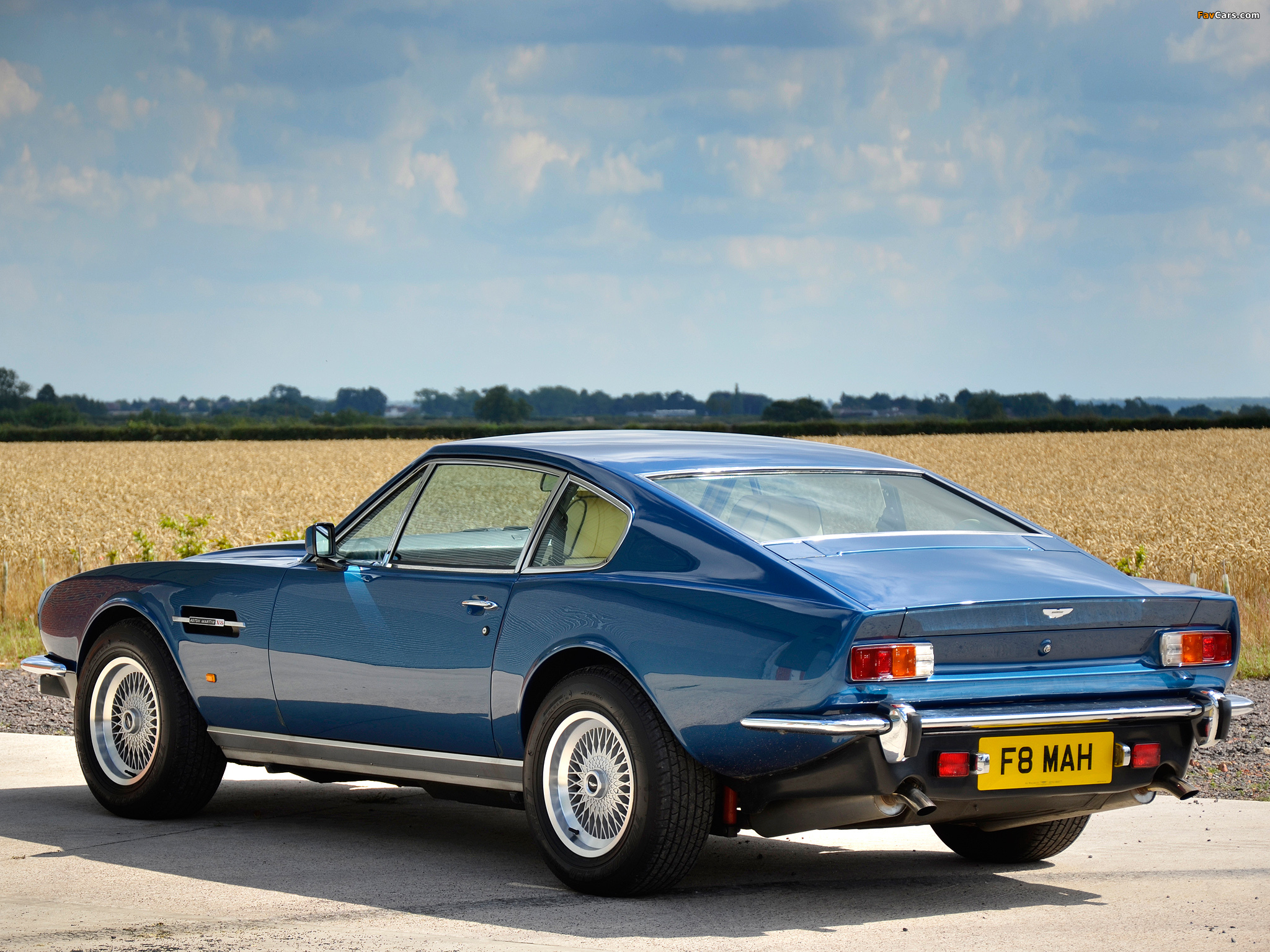 Aston Martin V8 Saloon (1972–1989) photos (2048 x 1536)