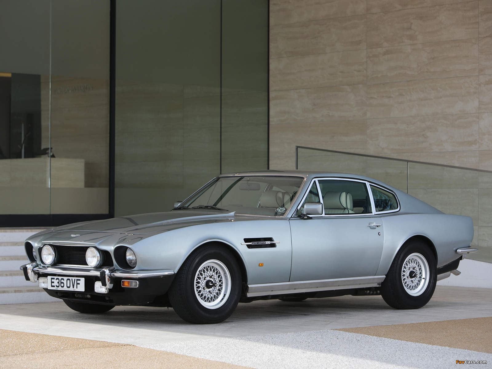 Aston Martin V8 Saloon (1972–1989) photos (1600 x 1200)