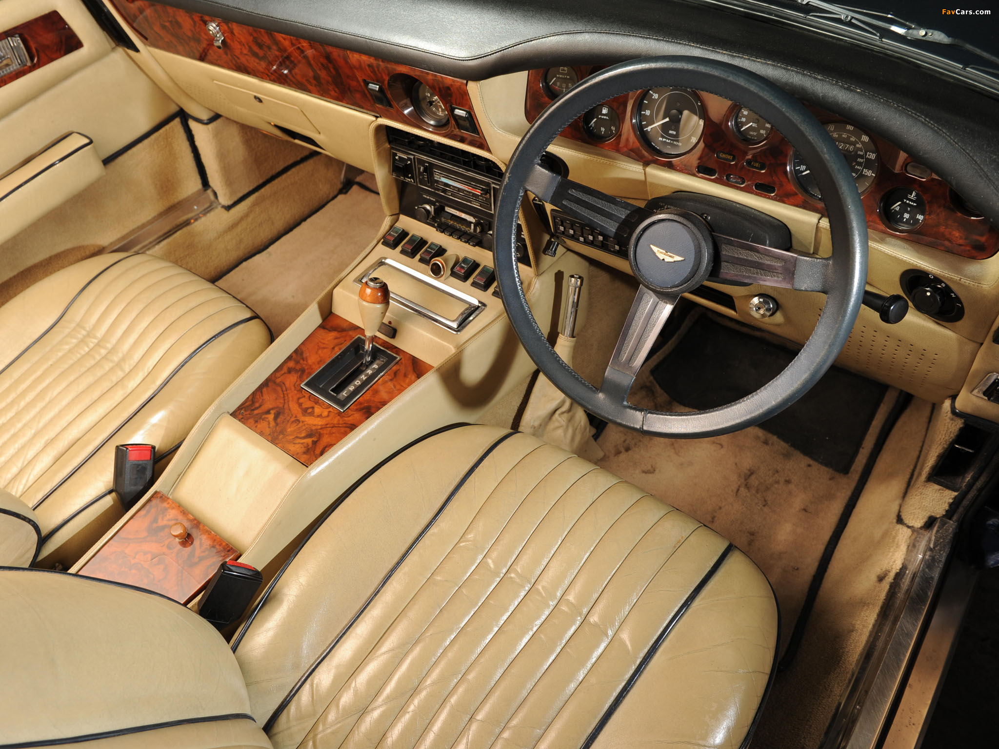 Aston Martin V8 Volante UK-spec (1977–1989) images (2048 x 1536)