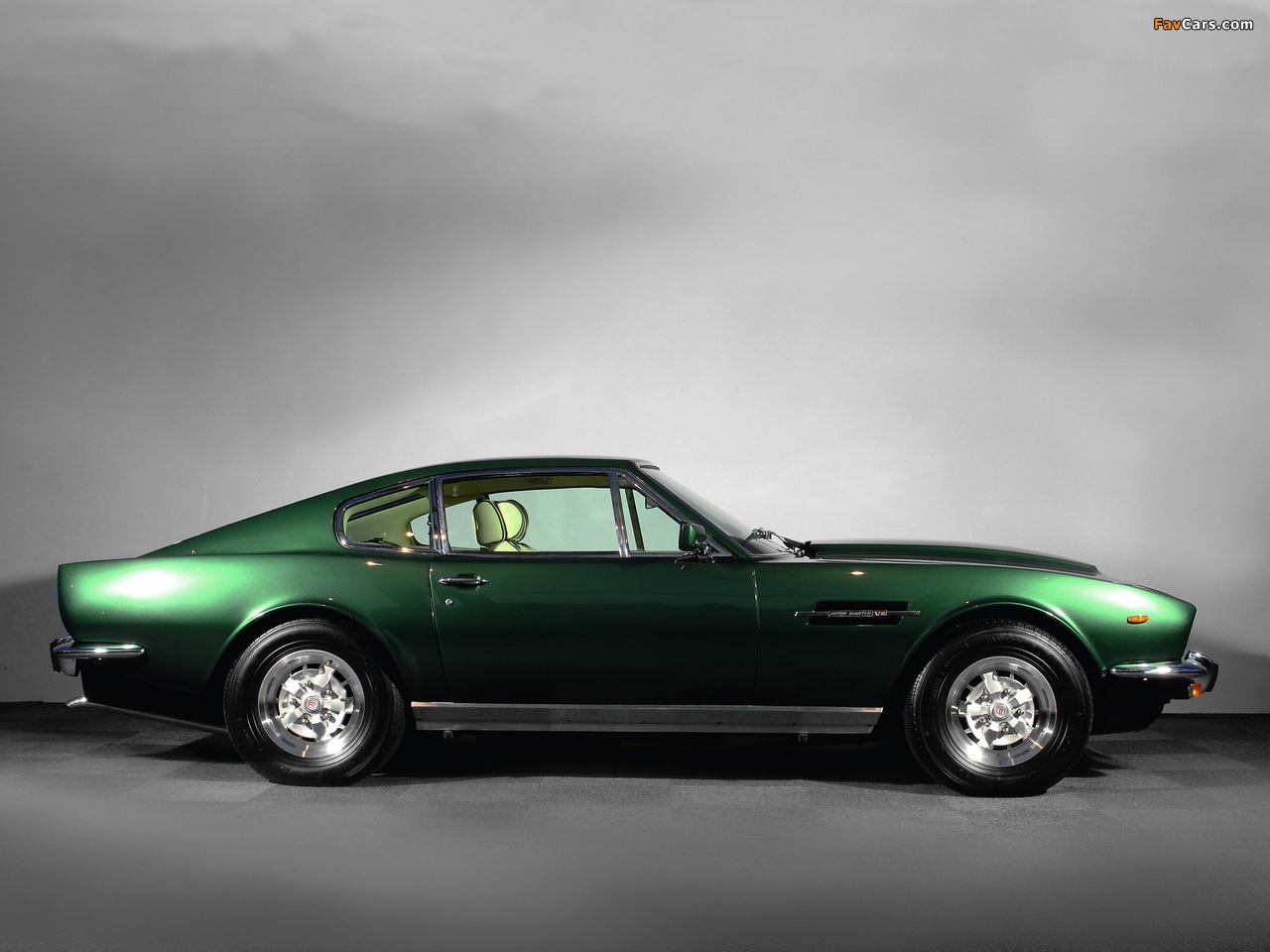 Aston Martin V8 Vantage UK-spec (1977–1989) images (1280 x 960)