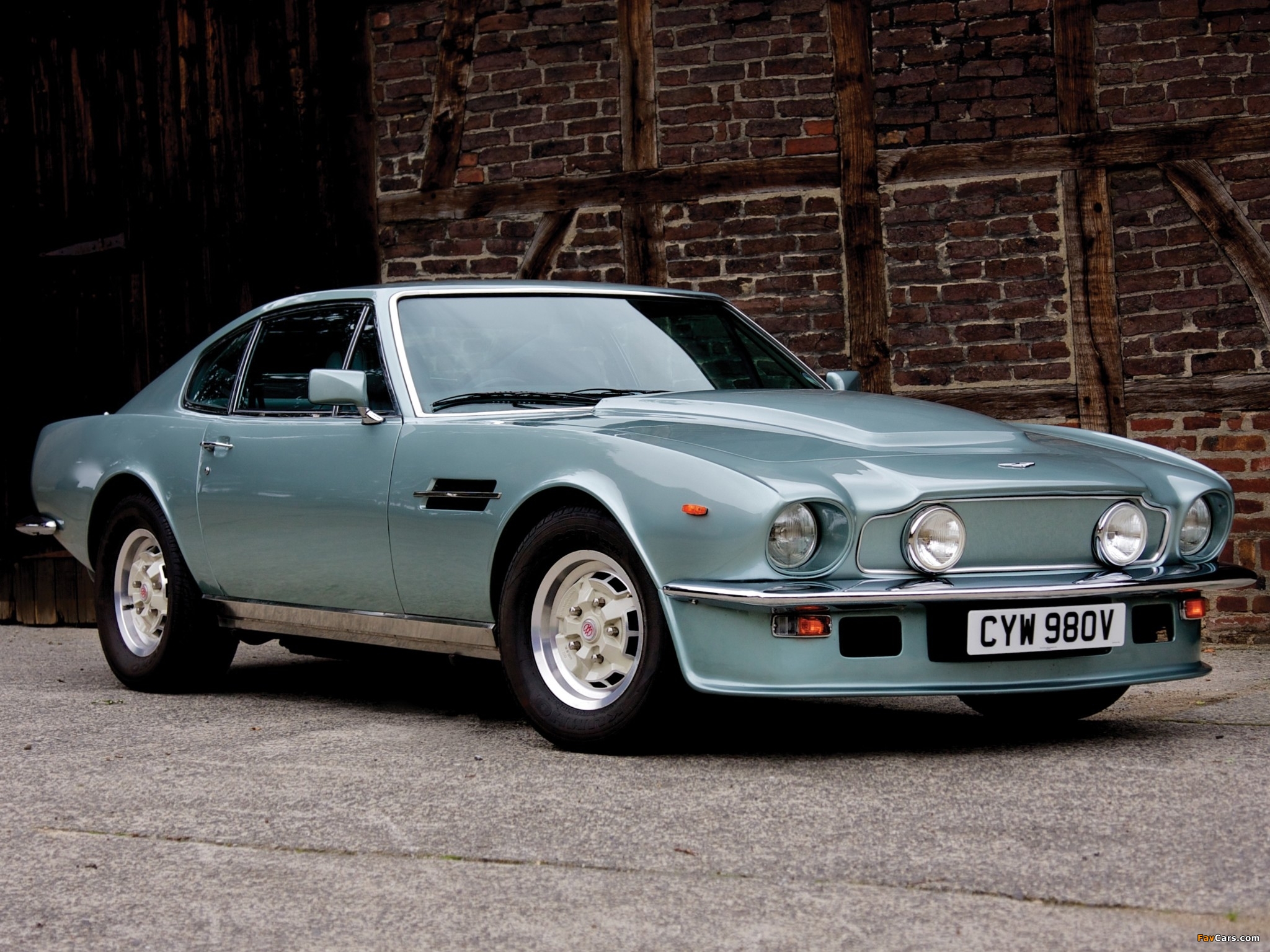 Aston Martin V8 Vantage UK-spec (1977–1989) photos (2048 x 1536)