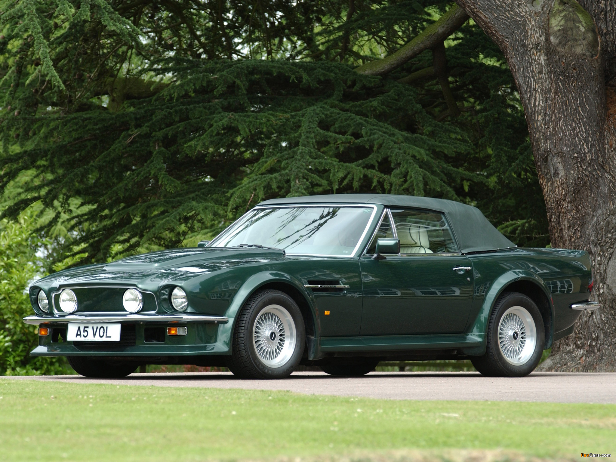 Aston Martin V8 Vantage Volante UK-spec (1984–1989) photos (2048 x 1536)