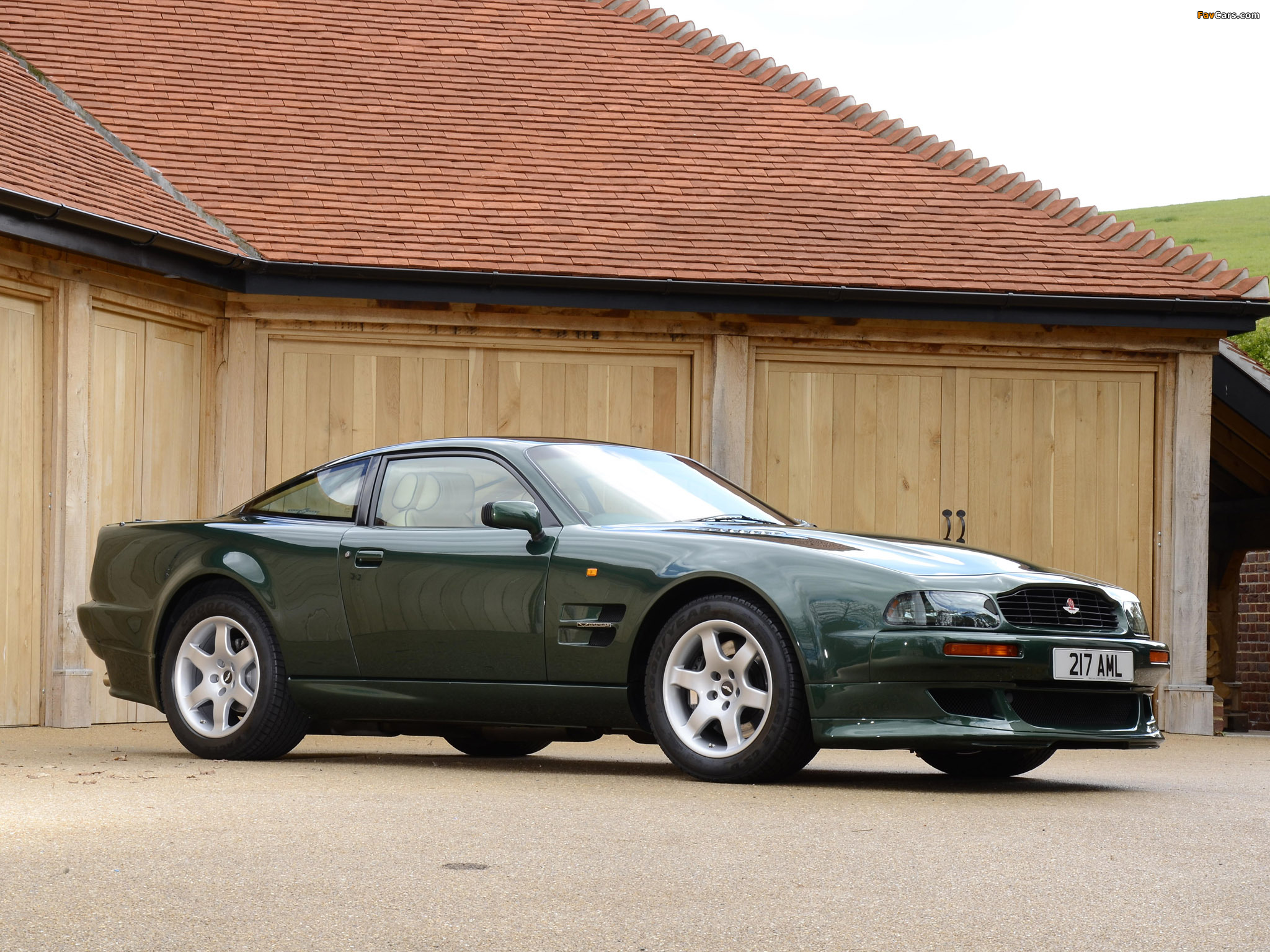 Aston Martin V8 Vantage UK-spec (1993–1999) pictures (2048 x 1536)