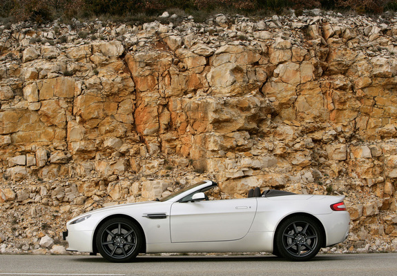 Aston Martin V8 Vantage Roadster (2006–2008) pictures