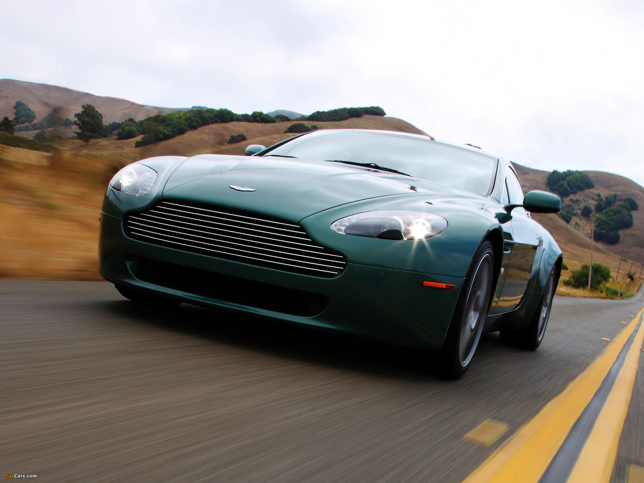 Aston Martin V8 Vantage US-spec (2008–2012) photos (2048 x 1536)