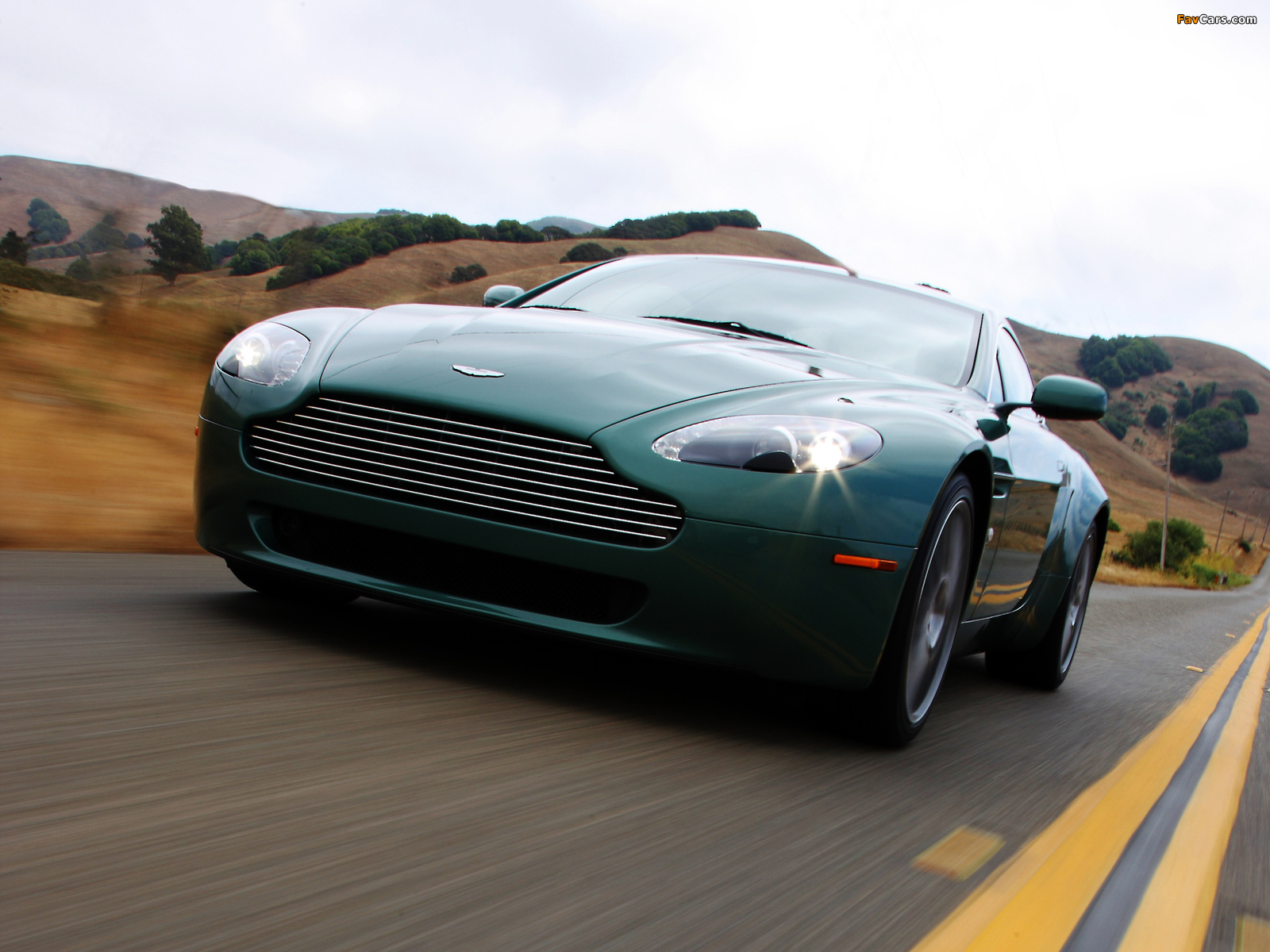 Aston Martin V8 Vantage US-spec (2008–2012) photos (1600 x 1200)