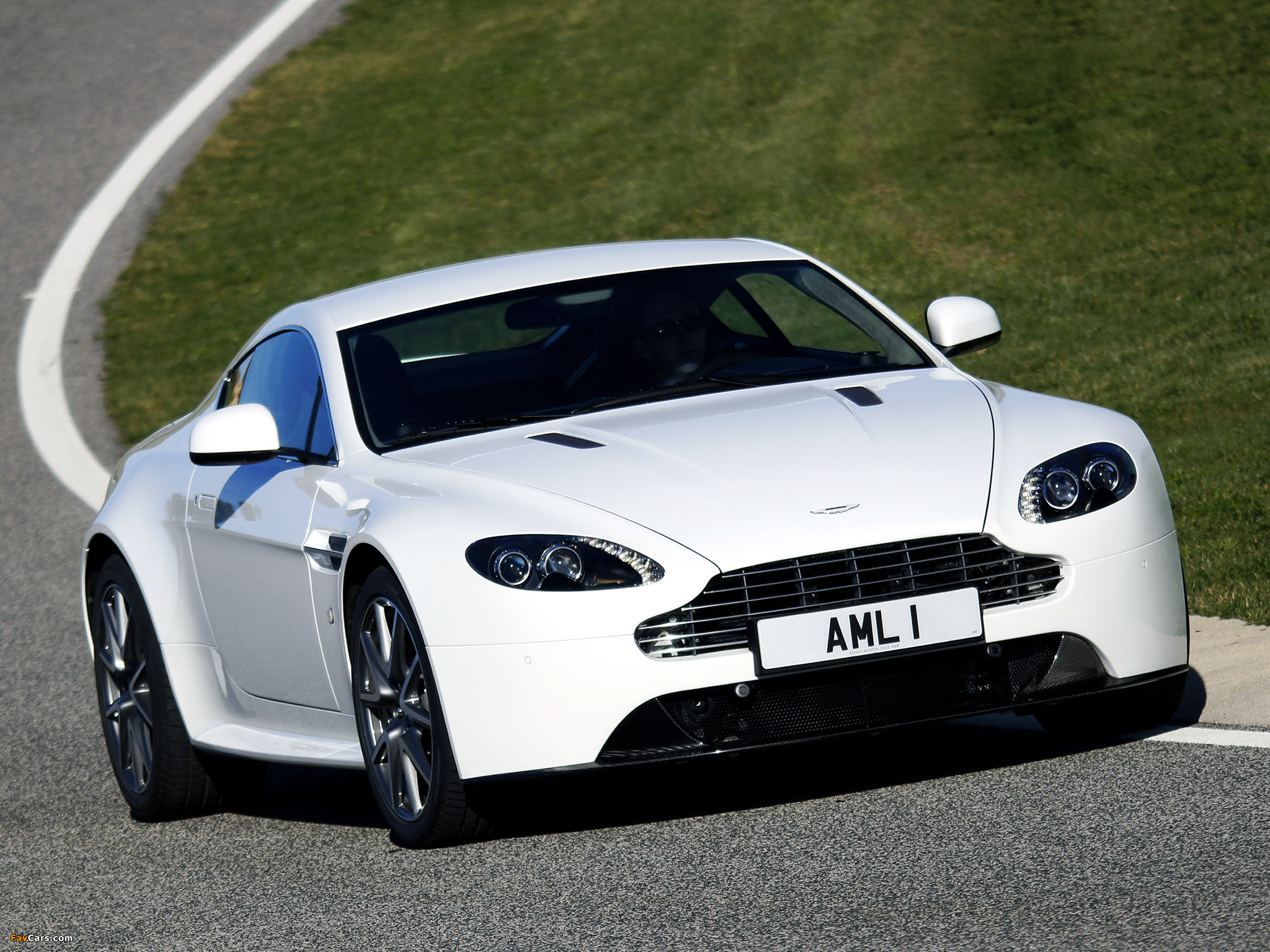 Aston Martin V8 Vantage S (2011) pictures (2048 x 1536)