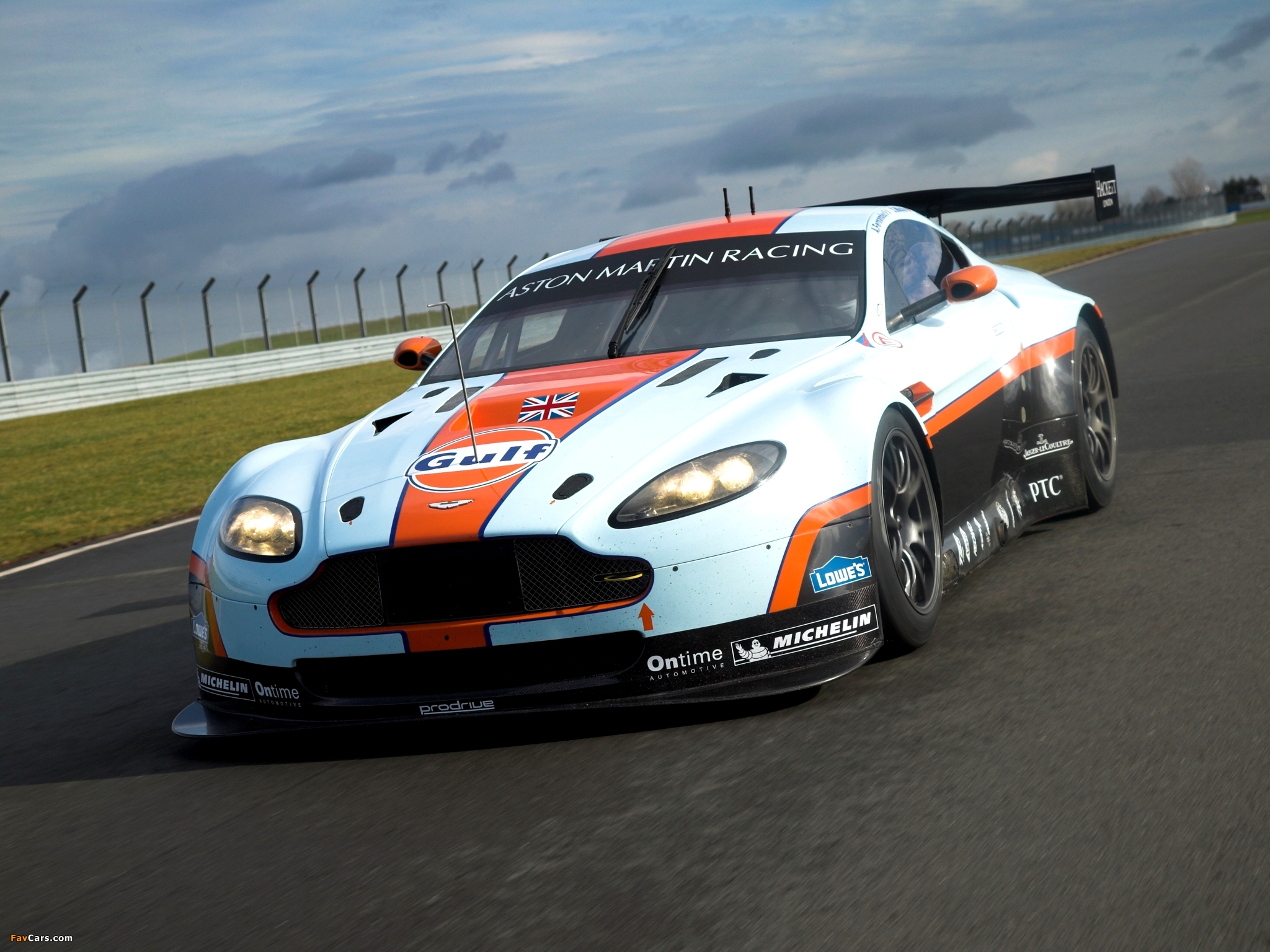 Aston Martin V8 Vantage GTE (2012) images (2048 x 1536)