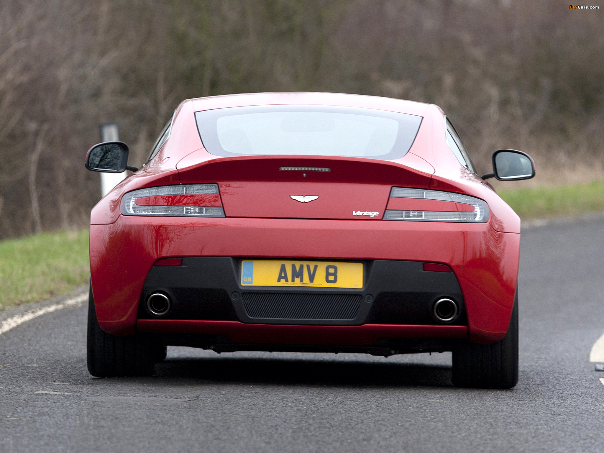 Aston Martin V8 Vantage UK-spec (2012) pictures (2048 x 1536)