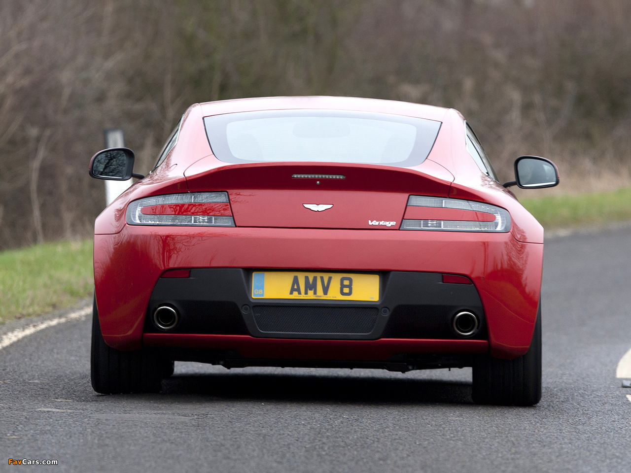 Aston Martin V8 Vantage UK-spec (2012) pictures (1280 x 960)