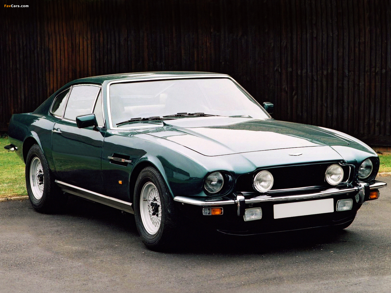 Aston Martin V8 Saloon (1972–1989) photos (1600 x 1200)