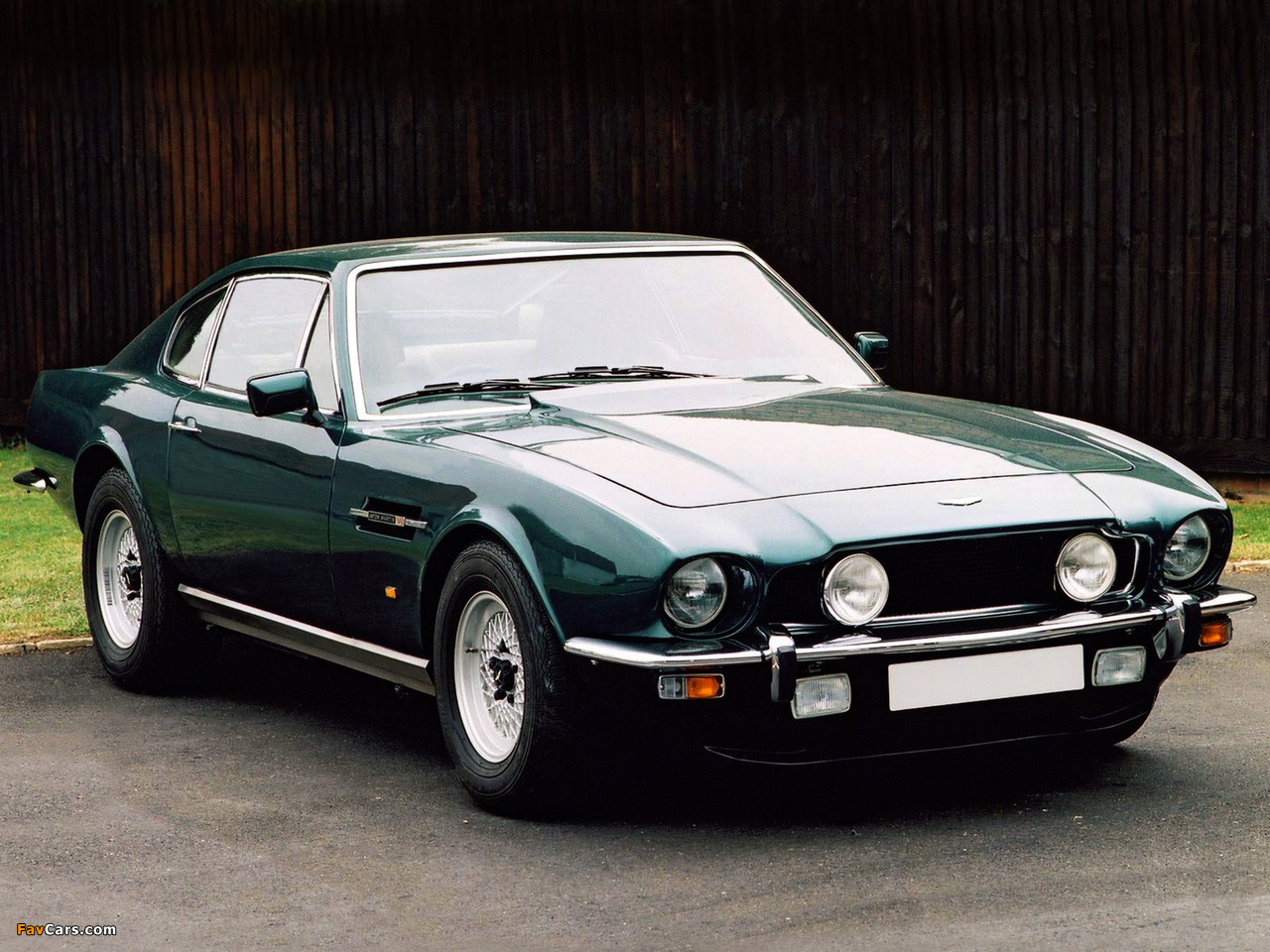 Aston Martin V8 Saloon (1972–1989) photos (1280 x 960)