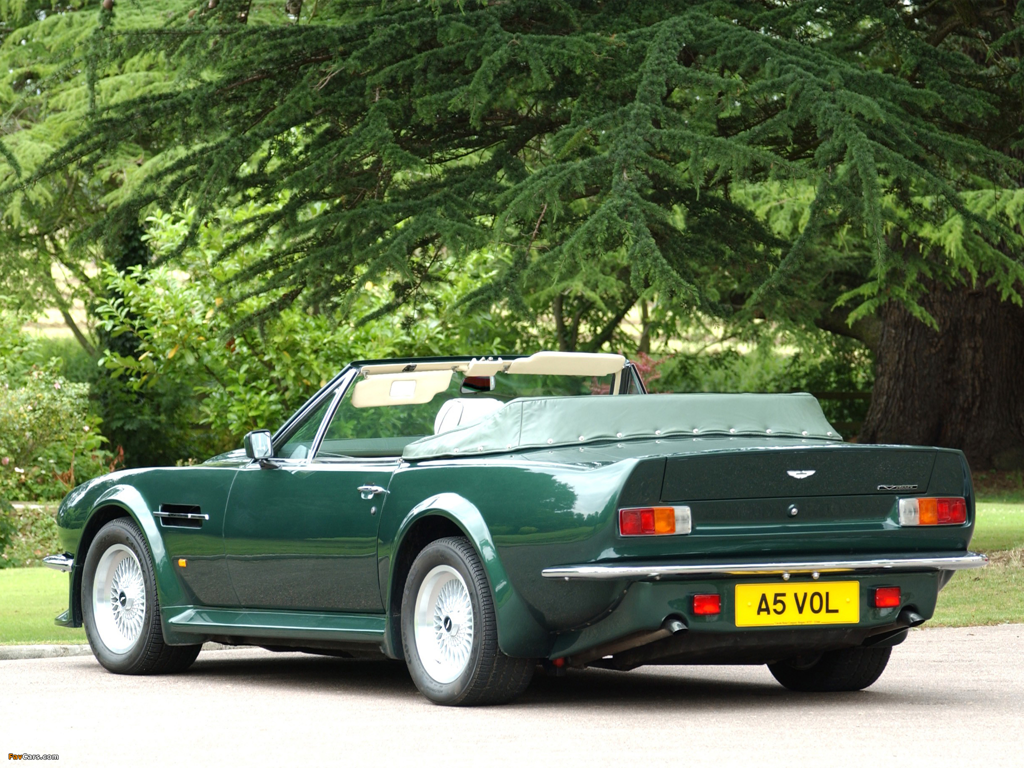 Aston Martin V8 Vantage Volante UK-spec (1984–1989) images (2048 x 1536)