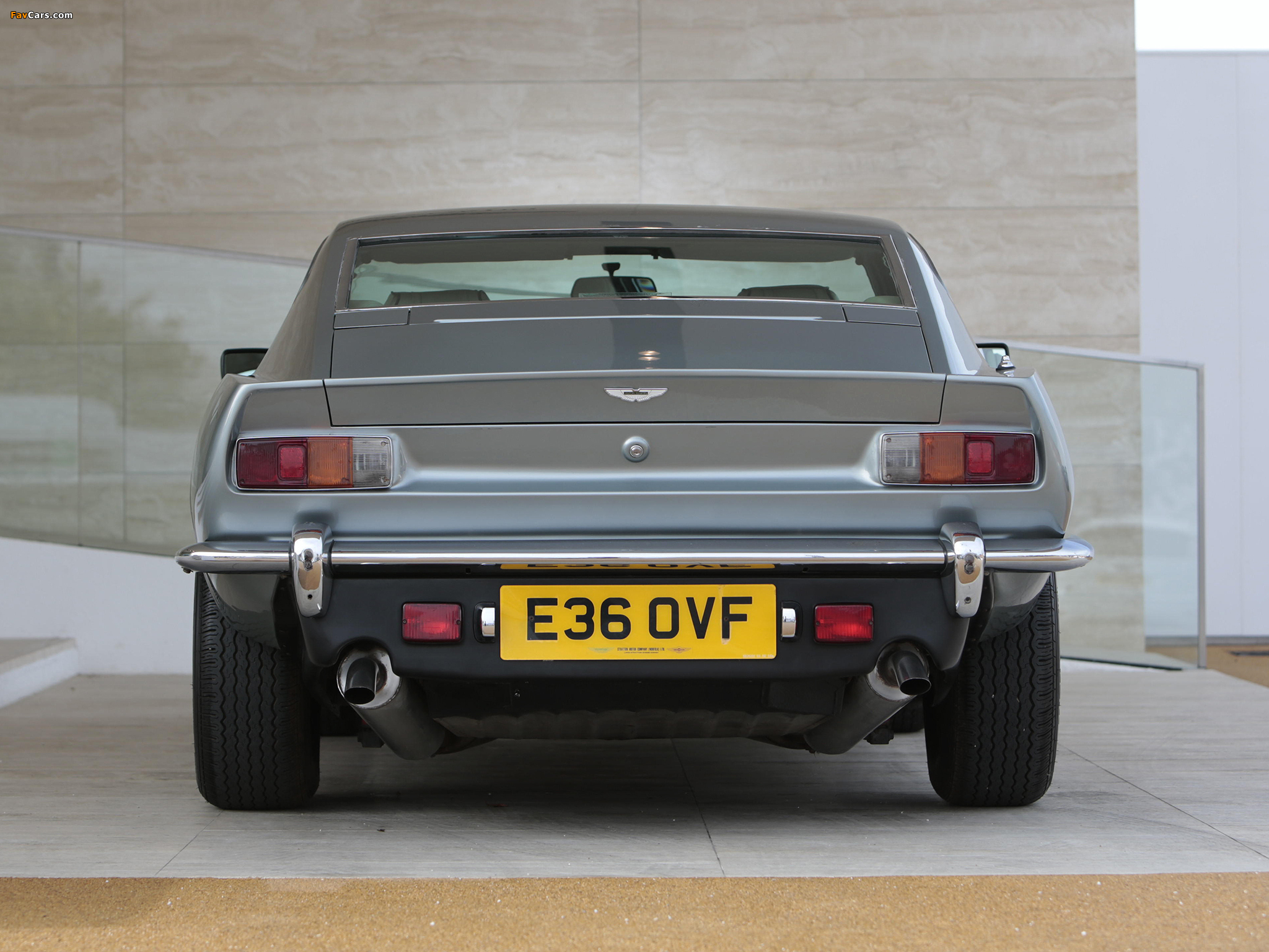 Images of Aston Martin V8 Saloon (1972–1989) (2048 x 1536)