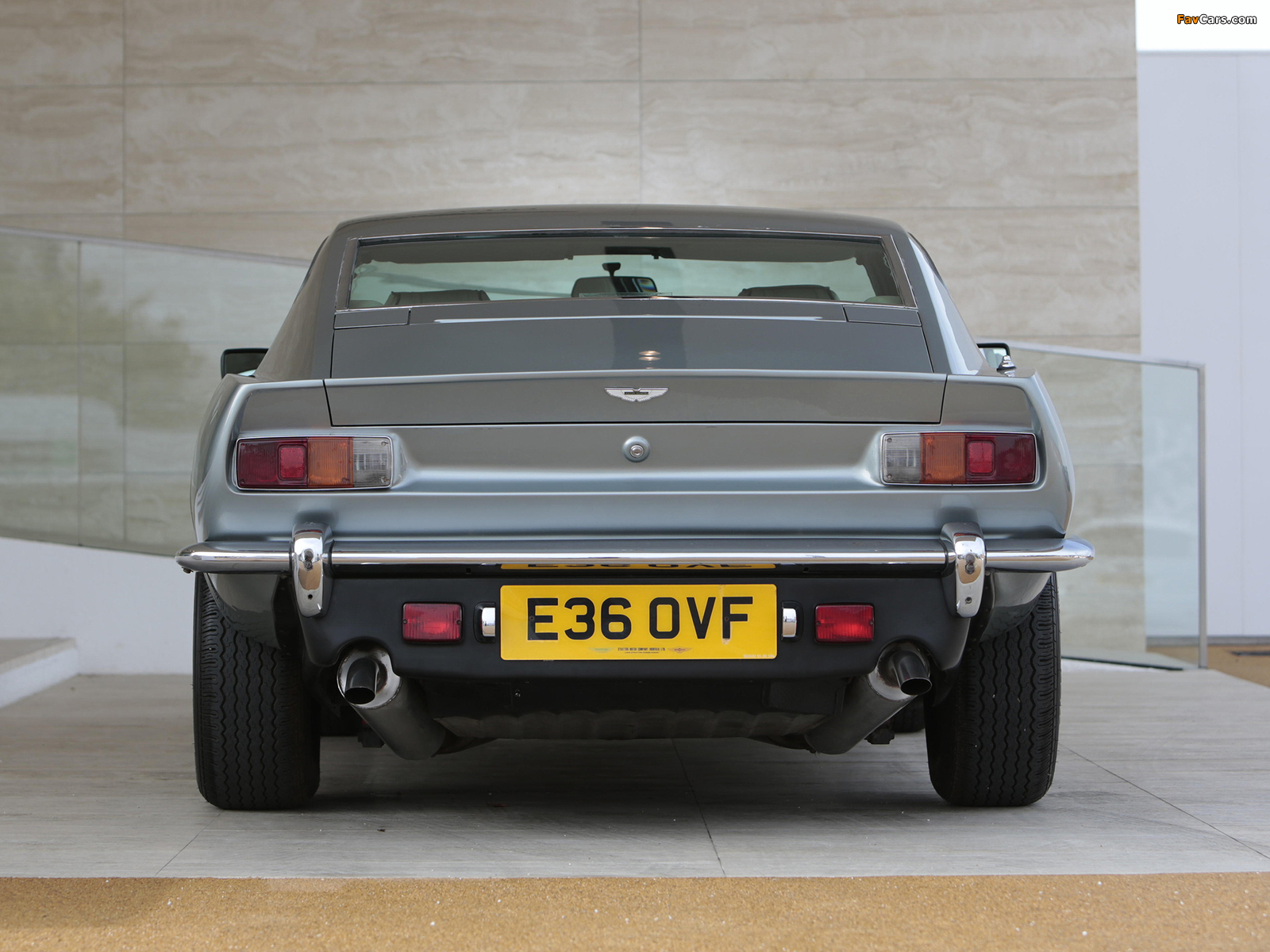 Images of Aston Martin V8 Saloon (1972–1989) (1600 x 1200)