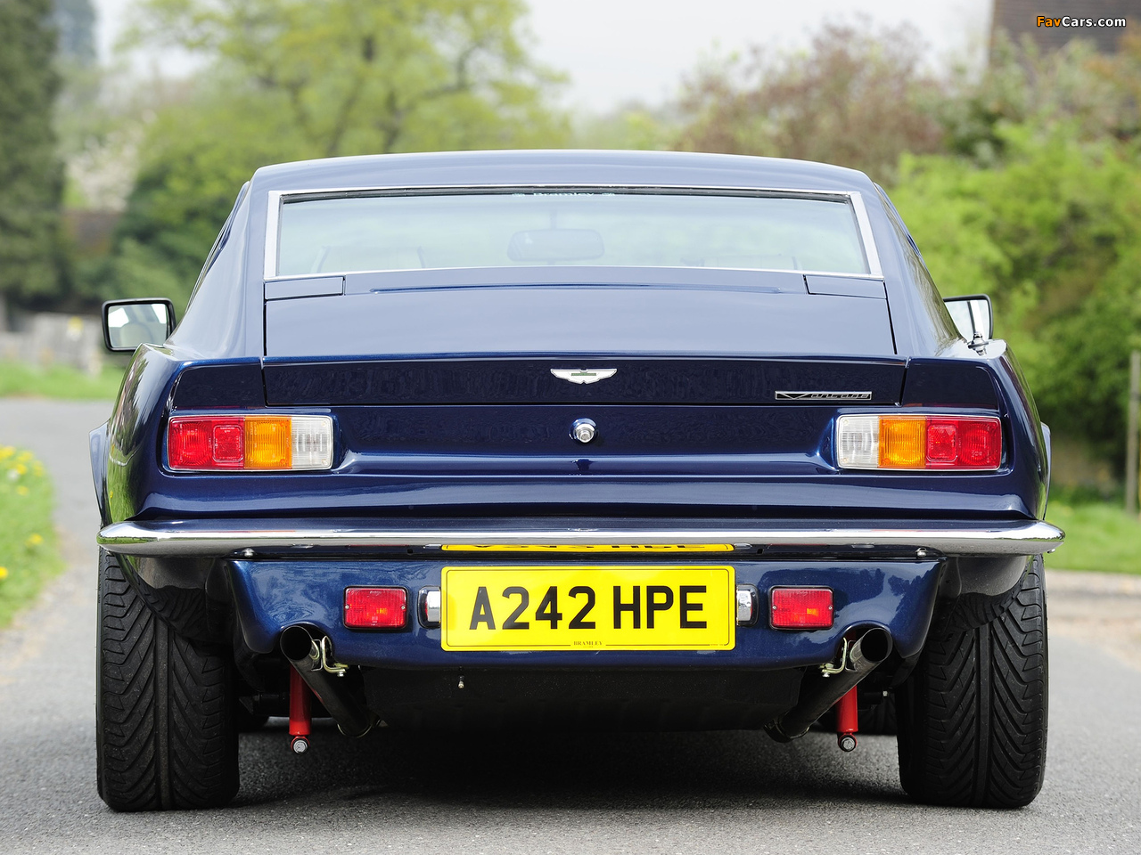 Images of Aston Martin V8 Vantage UK-spec (1977–1989) (1280 x 960)