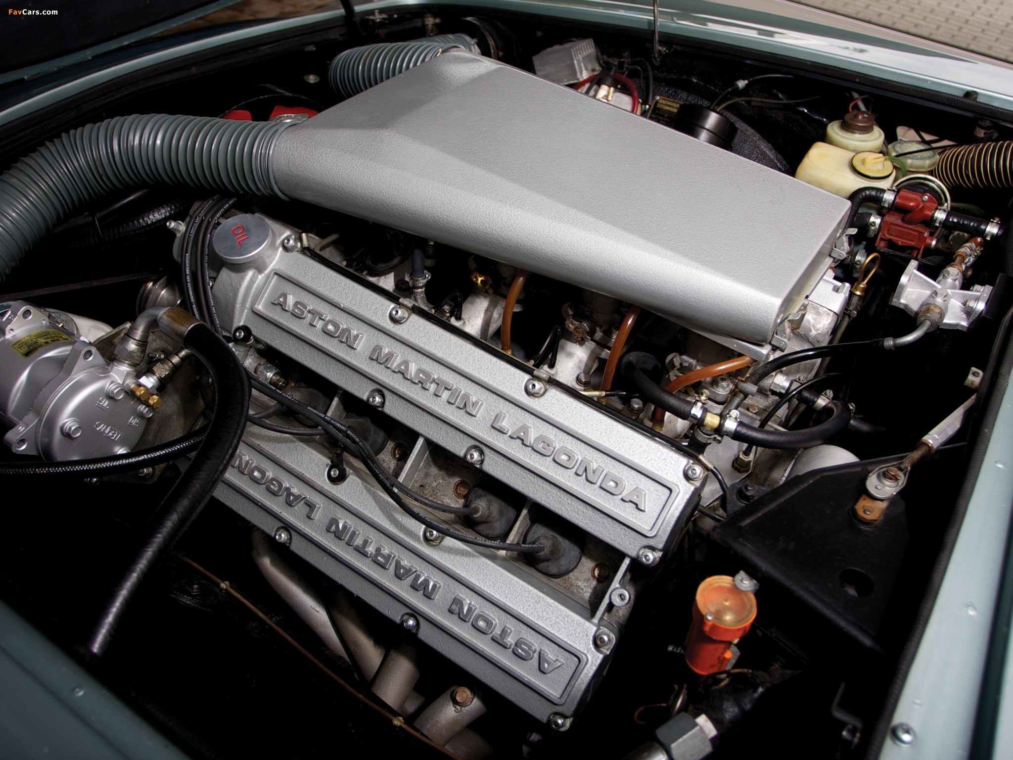 Images of Aston Martin V8 Vantage UK-spec (1977–1989) (2048 x 1536)