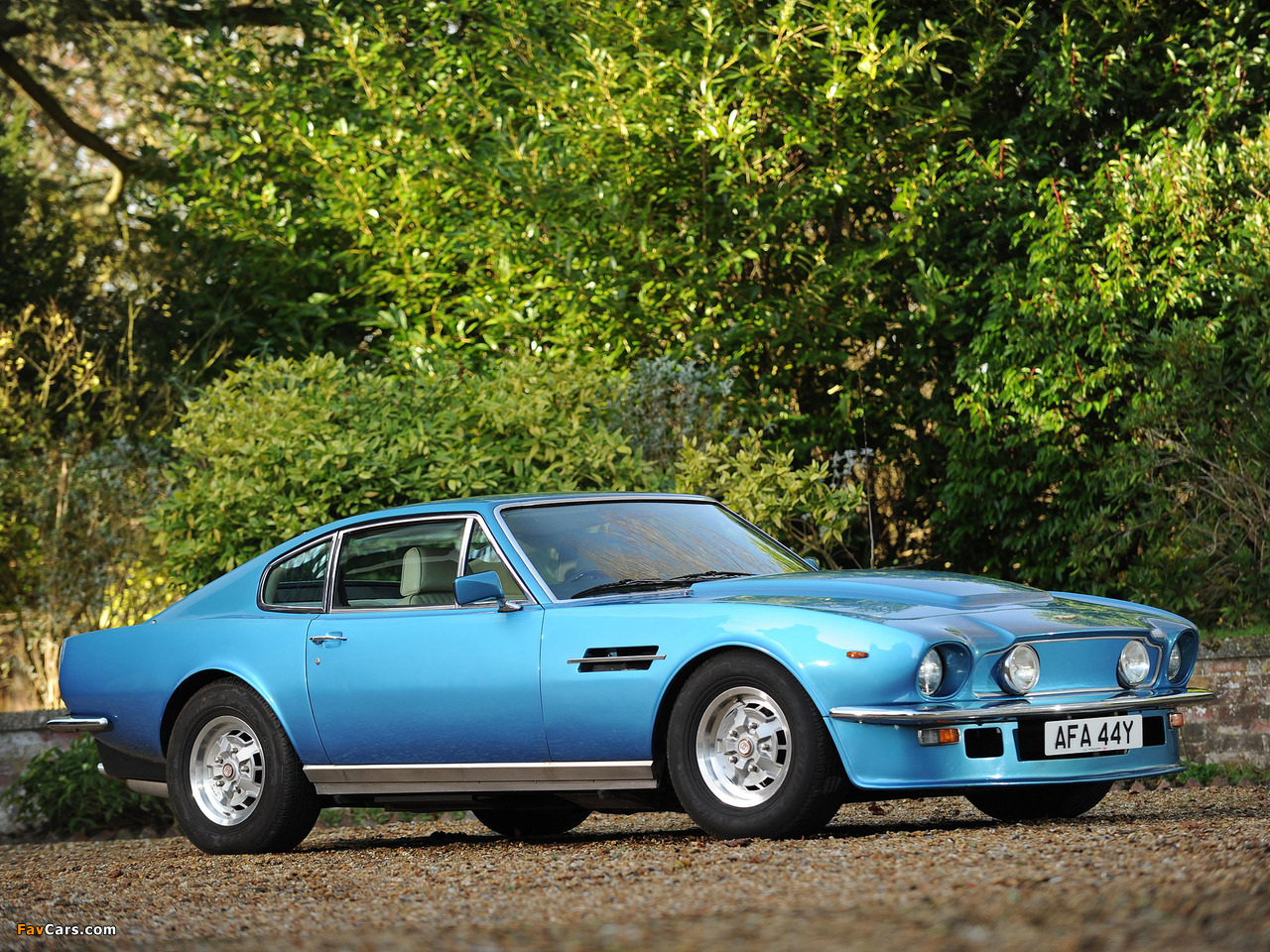 Images of Aston Martin V8 Vantage UK-spec (1977–1989) (1280 x 960)