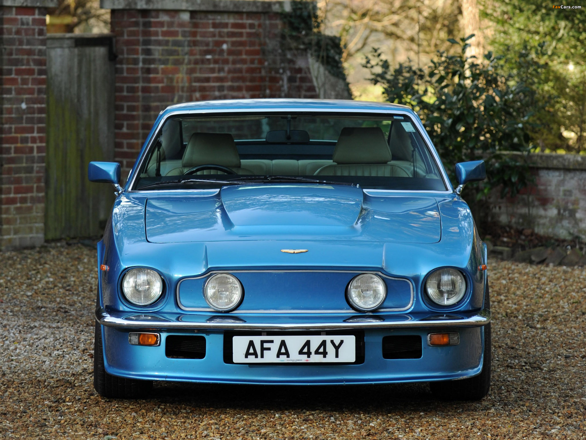 Images of Aston Martin V8 Vantage UK-spec (1977–1989) (2048 x 1536)