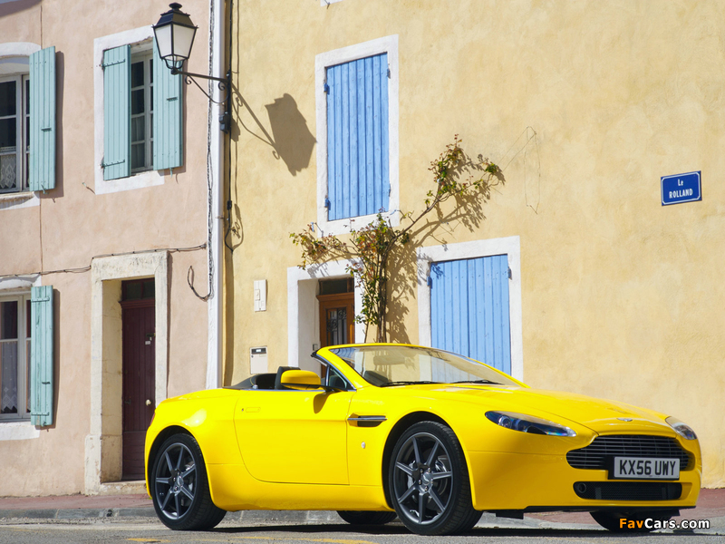 Images of Aston Martin V8 Vantage Roadster (2006–2008) (800 x 600)