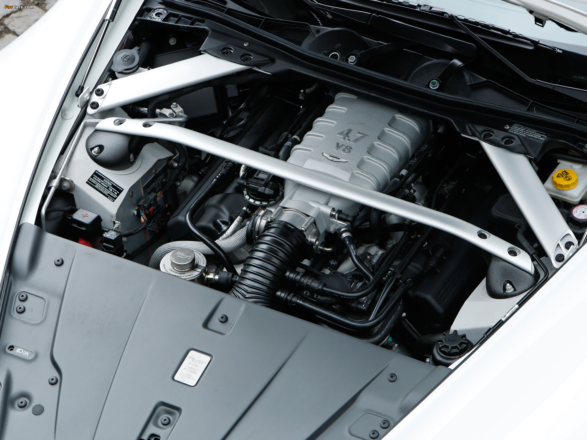 Images of Aston Martin V8 Vantage Roadster (2008–2012) (2048 x 1536)