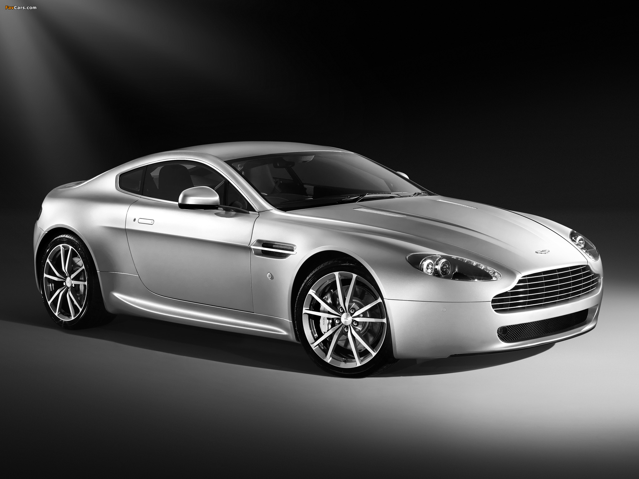 Images of Aston Martin V8 Vantage UK-spec (2008–2012) (2048 x 1536)