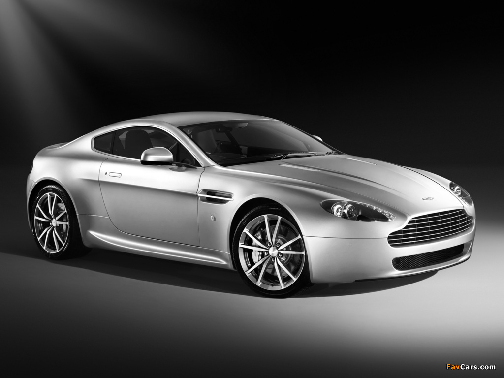 Images of Aston Martin V8 Vantage UK-spec (2008–2012) (1024 x 768)