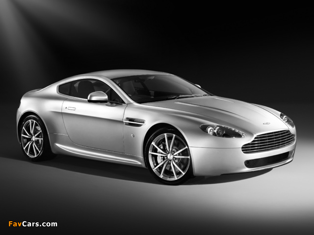 Images of Aston Martin V8 Vantage UK-spec (2008–2012) (640 x 480)