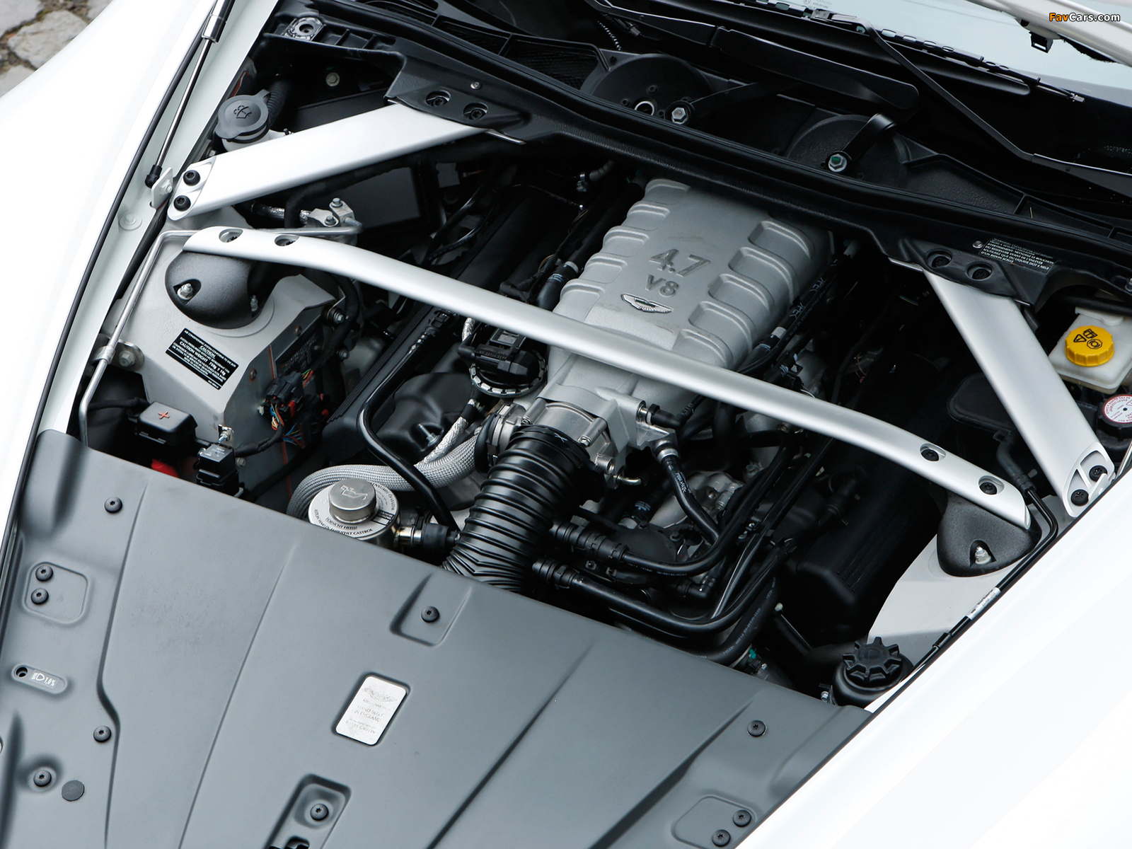 Images of Aston Martin V8 Vantage Roadster (2008–2012) (1600 x 1200)