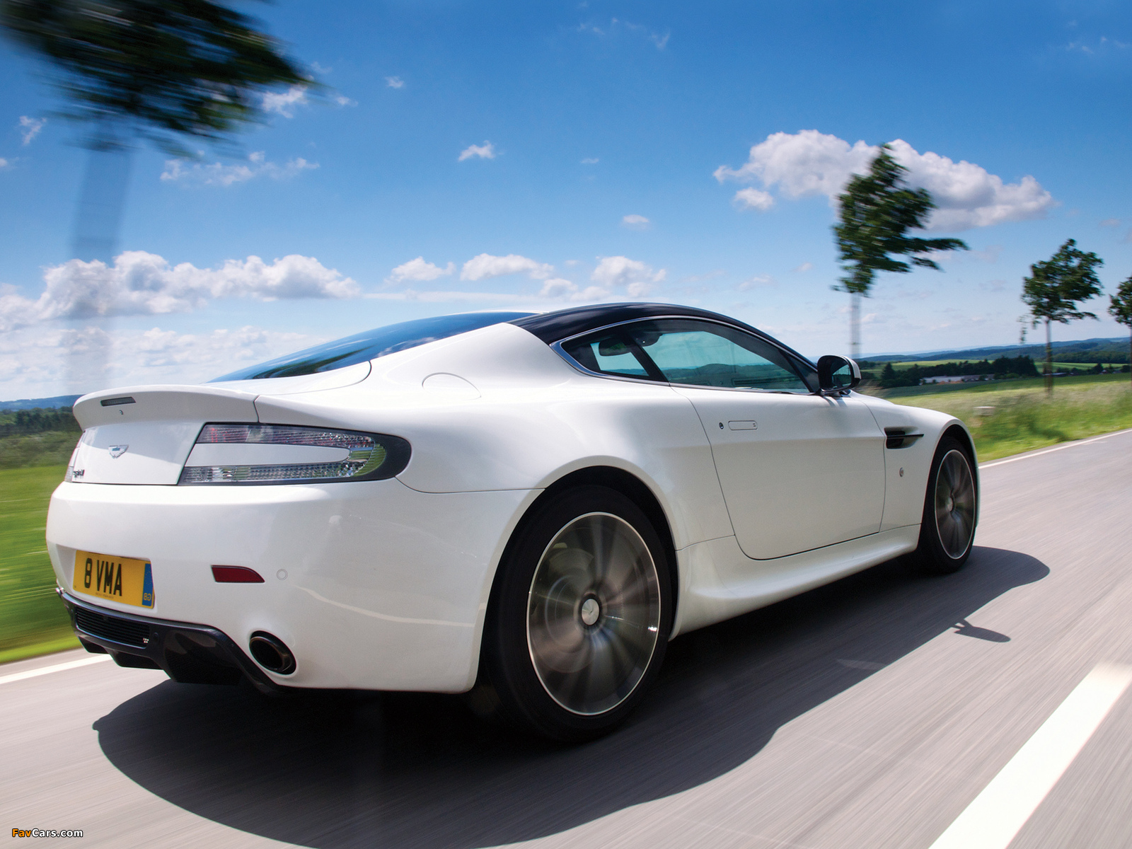 Images of Aston Martin V8 Vantage N420 (2010) (1600 x 1200)