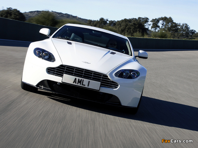 Images of Aston Martin V8 Vantage S (2011) (640 x 480)