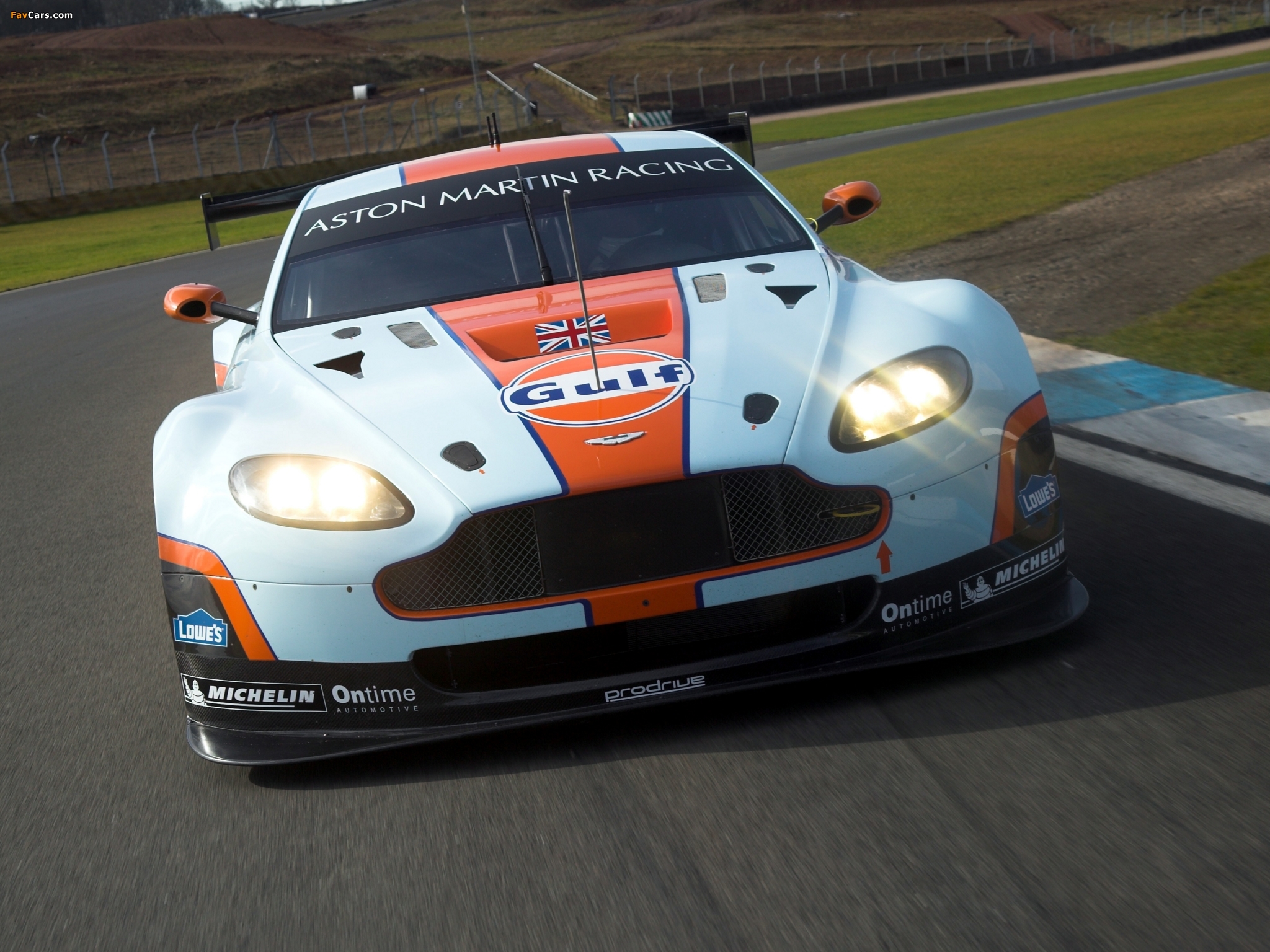 Images of Aston Martin V8 Vantage GTE (2012) (2048 x 1536)