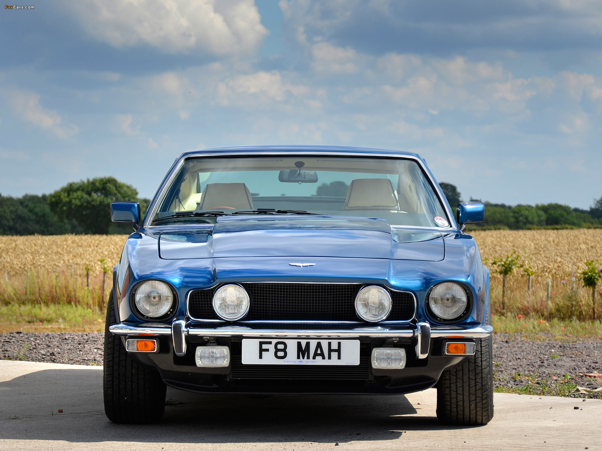 Images of Aston Martin V8 Saloon (1972–1989) (2048 x 1536)