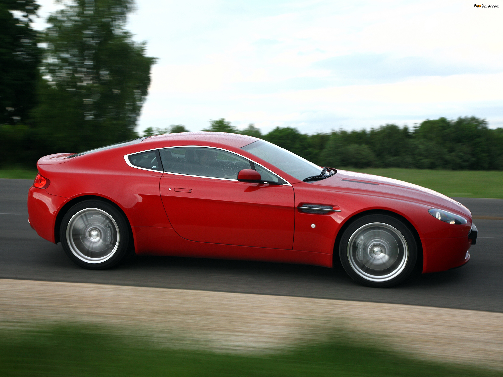 Images of Aston Martin V8 Vantage (2008–2012) (2048 x 1536)