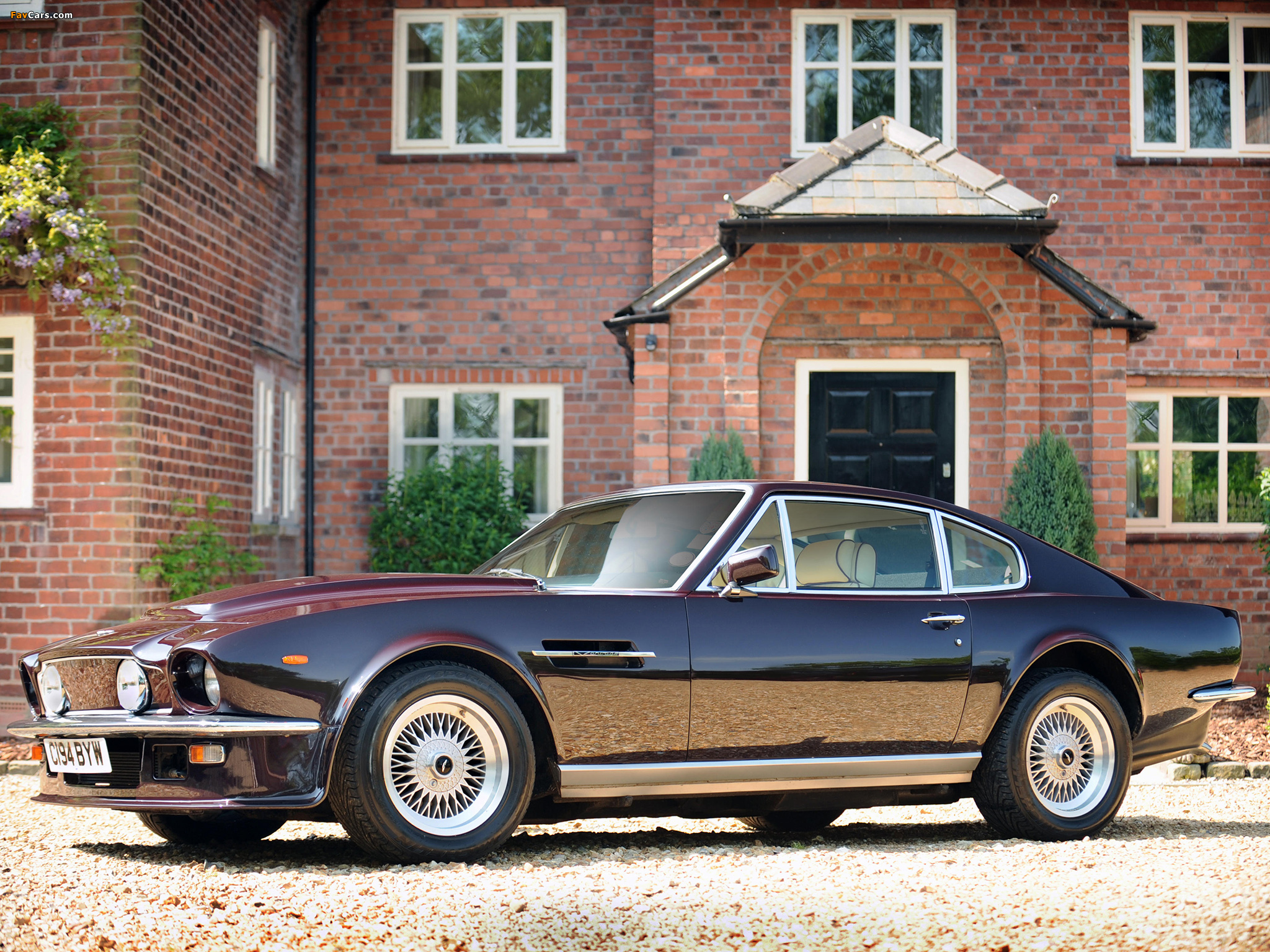 Photos of Aston Martin V8 Vantage UK-spec (1977–1989) (2048 x 1536)