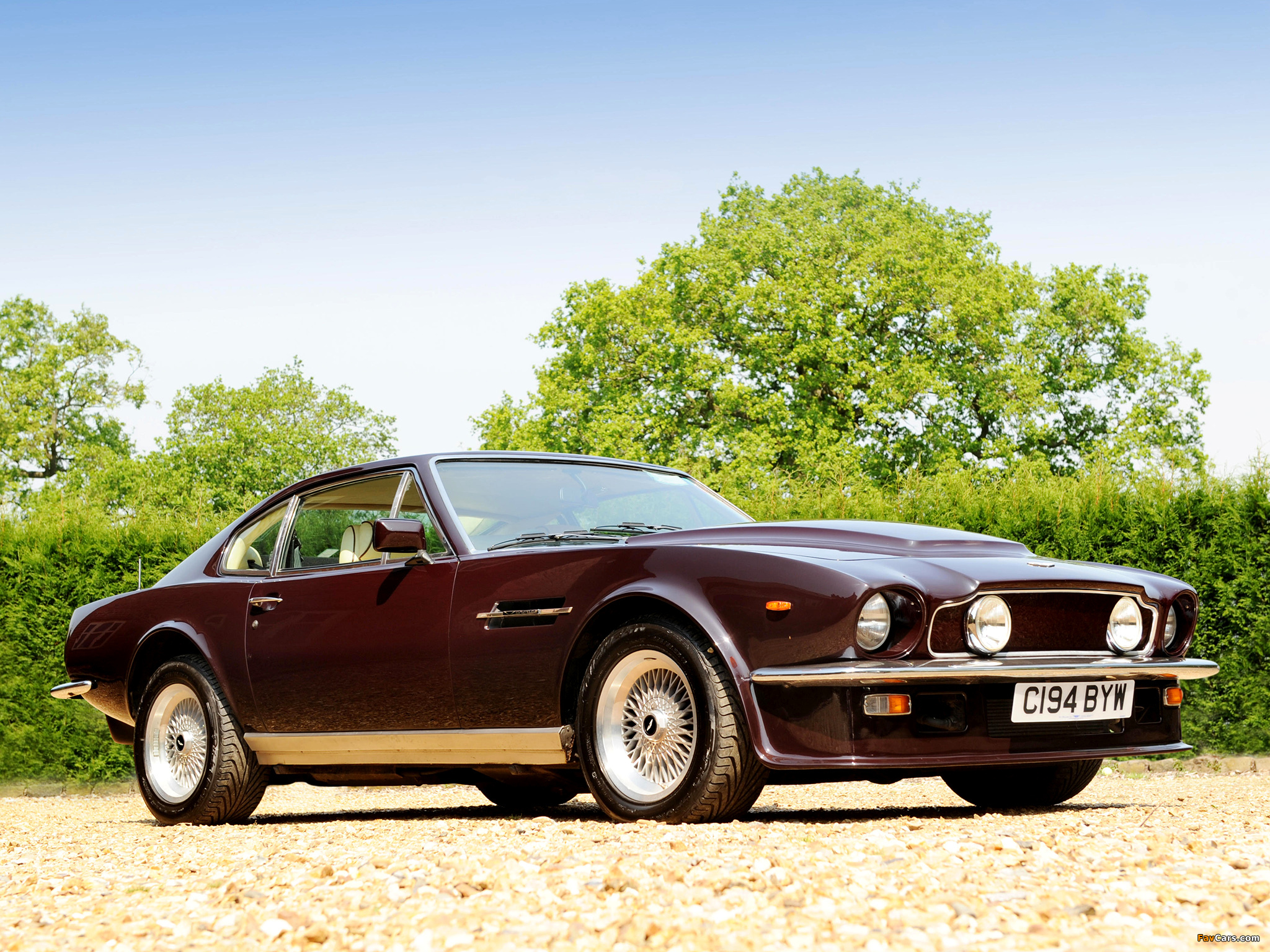 Photos of Aston Martin V8 Vantage UK-spec (1977–1989) (2048 x 1536)