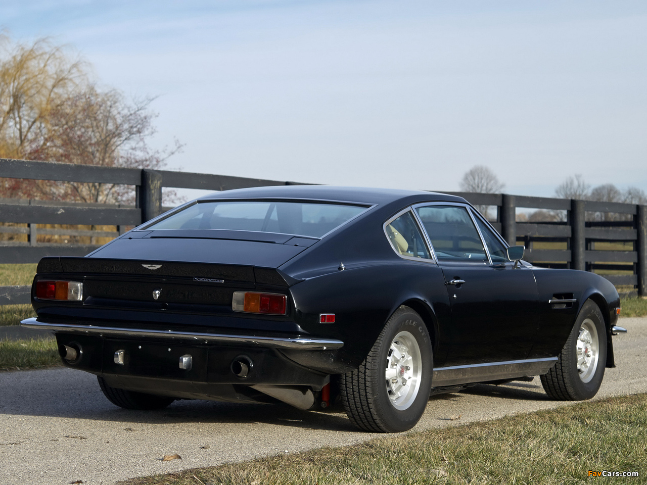 Photos of Aston Martin V8 Vantage (1977–1989) (1280 x 960)