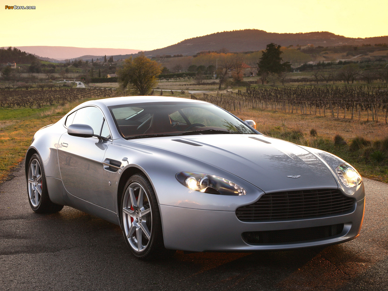 Photos of Aston Martin V8 Vantage (2005–2008) (1280 x 960)