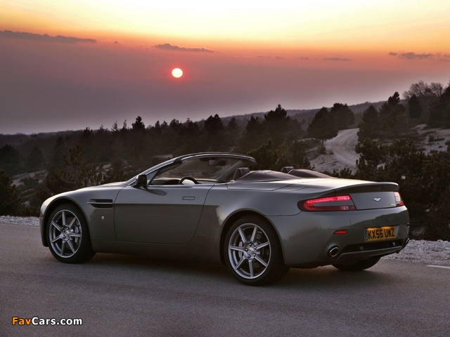 Photos of Aston Martin V8 Vantage Roadster (2006–2008) (640 x 480)