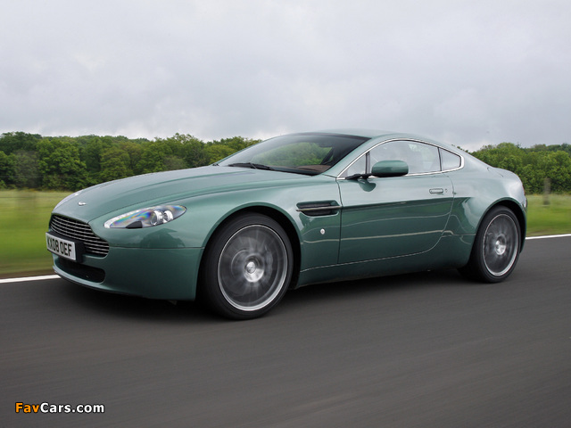 Photos of Aston Martin V8 Vantage (2008–2012) (640 x 480)