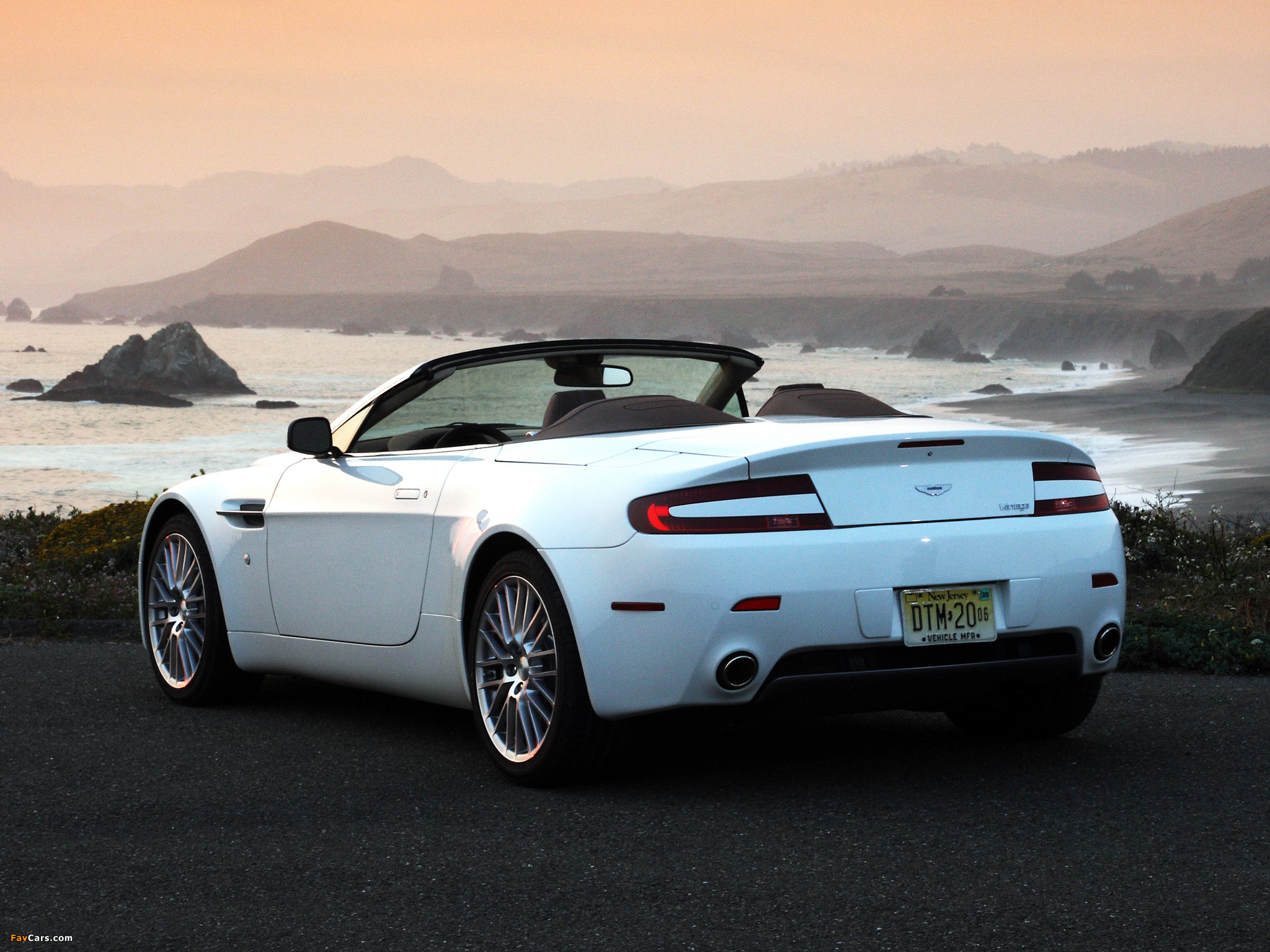 Photos of Aston Martin V8 Vantage Roadster US-spec (2008–2012) (2048 x 1536)