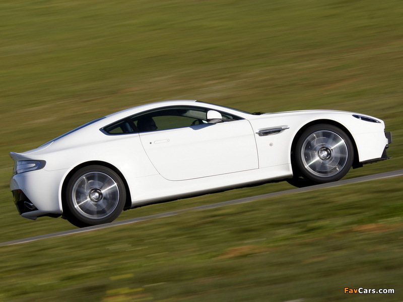 Photos of Aston Martin V8 Vantage S (2011) (800 x 600)