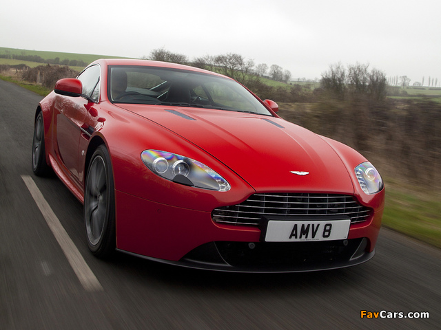 Photos of Aston Martin V8 Vantage UK-spec (2012) (640 x 480)