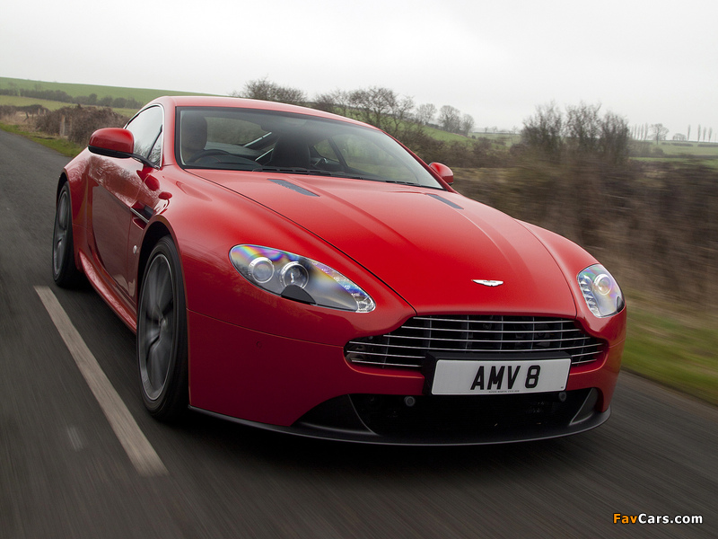 Photos of Aston Martin V8 Vantage UK-spec (2012) (800 x 600)