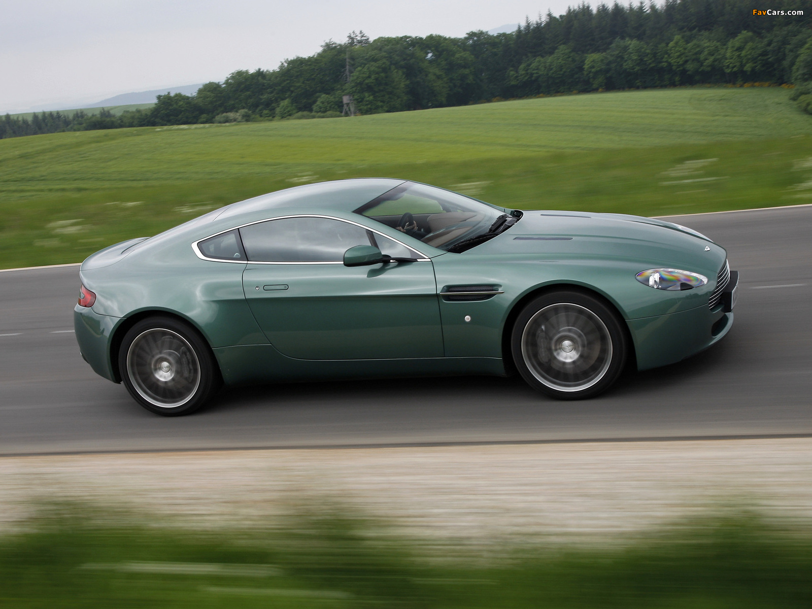 Photos of Aston Martin V8 Vantage (2008–2012) (1600 x 1200)