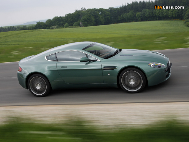 Photos of Aston Martin V8 Vantage (2008–2012) (640 x 480)